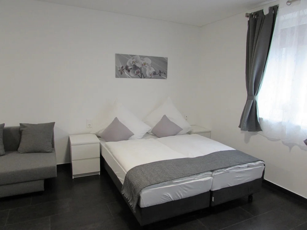 Hotel 201