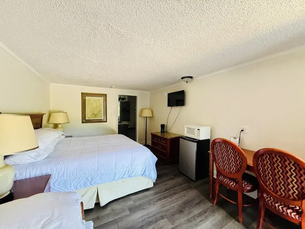 Bayshore Inn