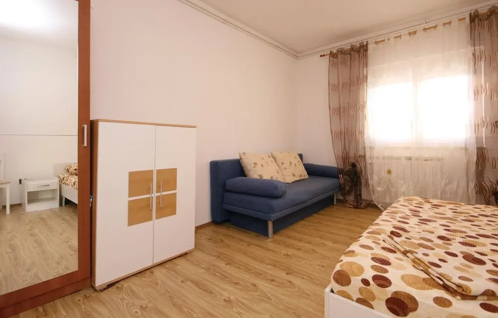 Beautiful Home in Brodarica With Wifi and 4 Bedrooms