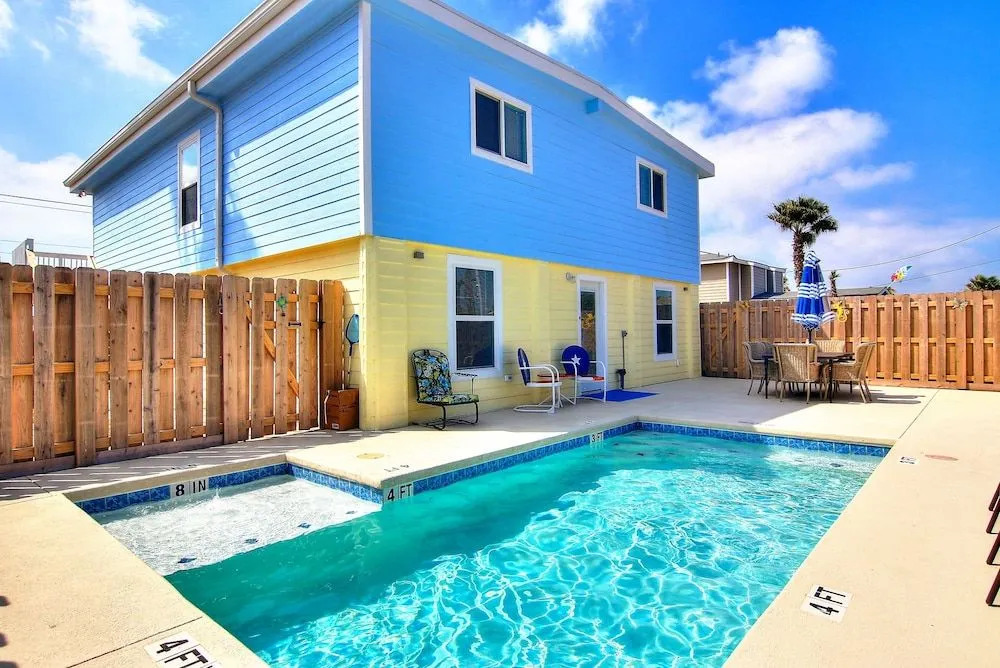 Nauti Mermaid 5 Bedroom Home by Redawning