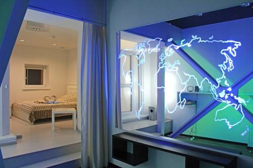Hotel v Mayake