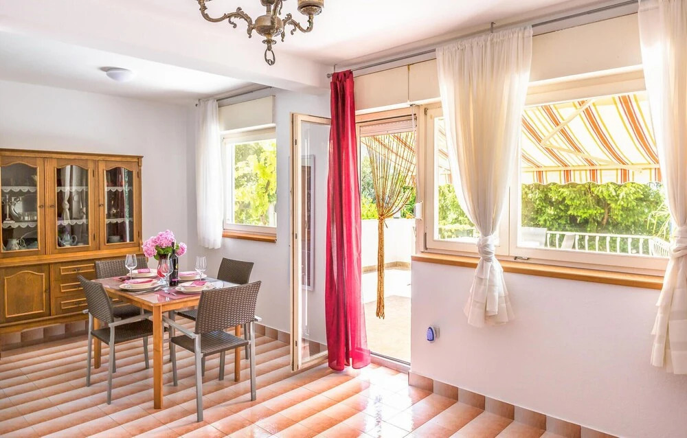 Amazing Apartment in Tucepi With 2 Bedrooms and Wifi