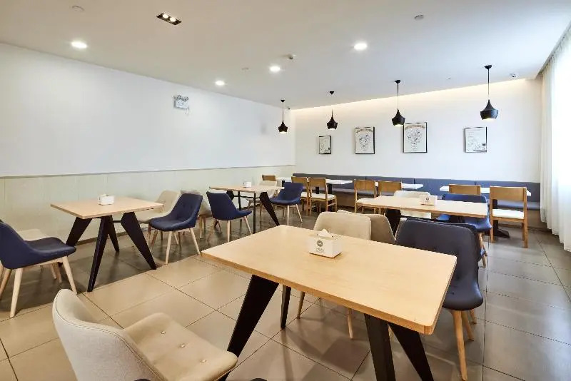 Hanting Hotel(Train Station XinHuaLian Plaza）
