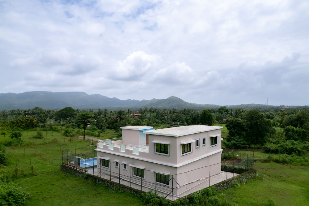 Alaya Stays The Fernstead 5BHK Villa