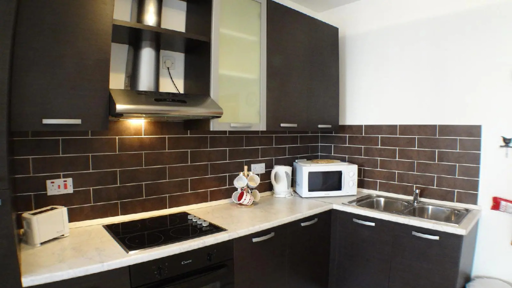 Eri Apartment E004
