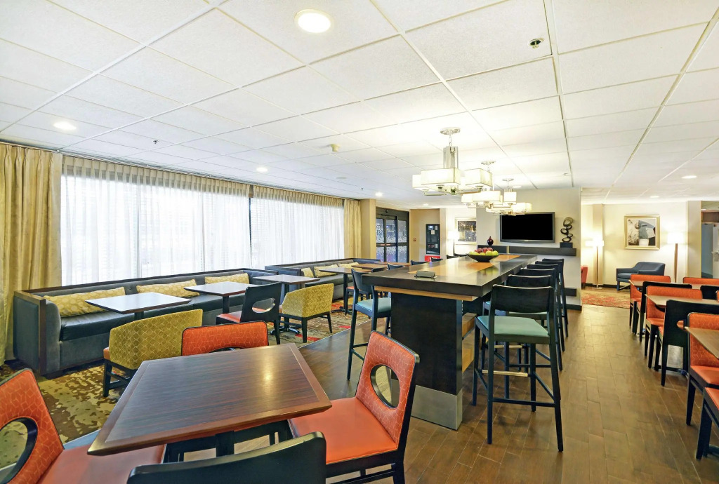 Hampton Inn Chicago-Naperville