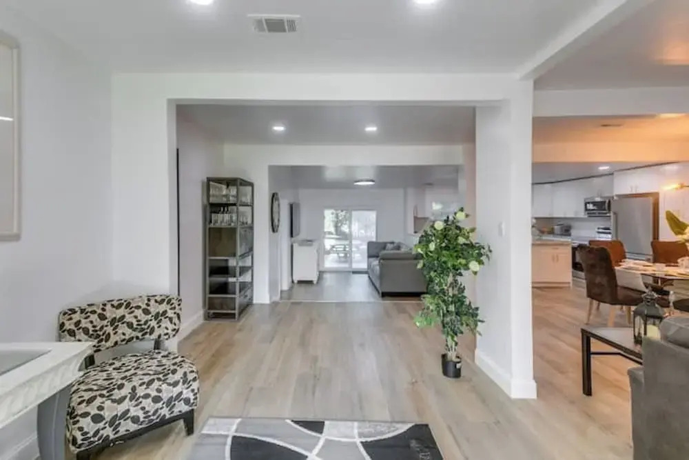 3BR Charming Retreat W & Deck & Wifi