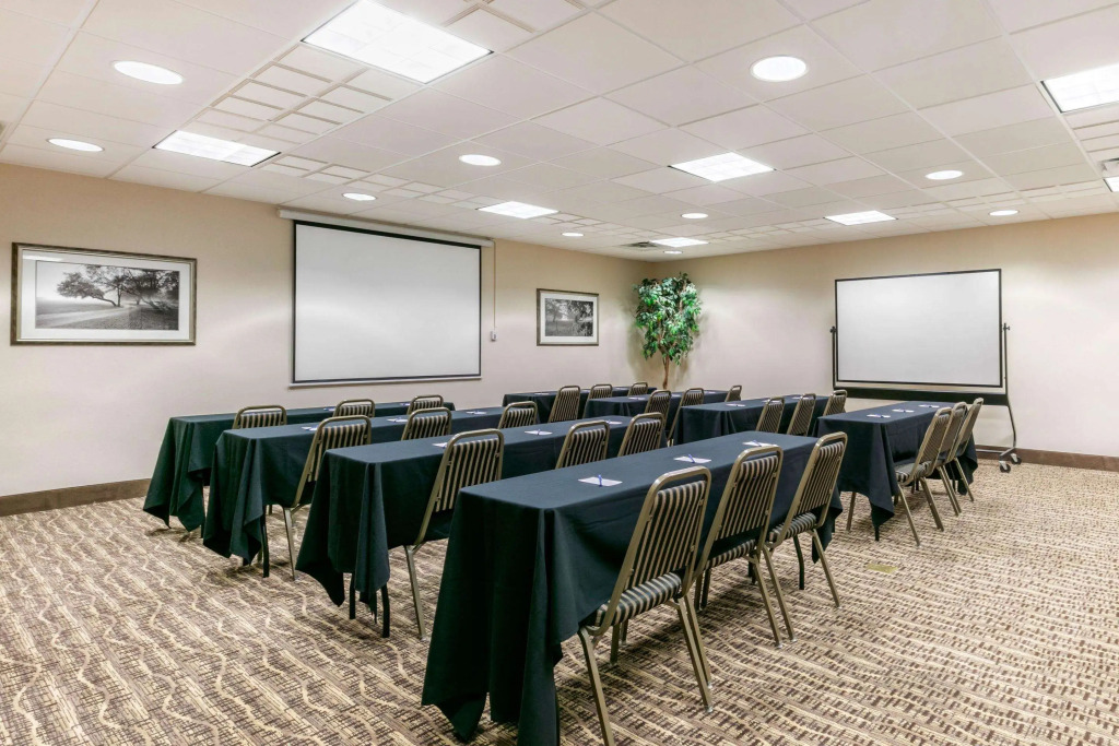 Comfort Suites Hopkinsville near Fort Campbell