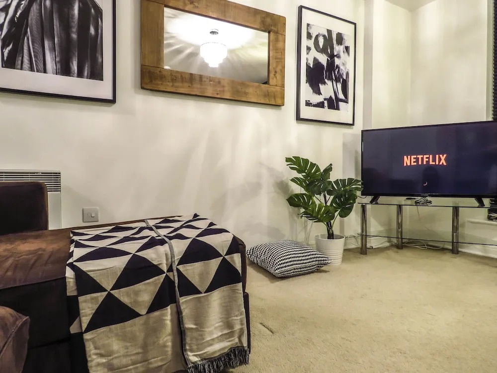Tudors eSuites Birmingham Apartments with Parking