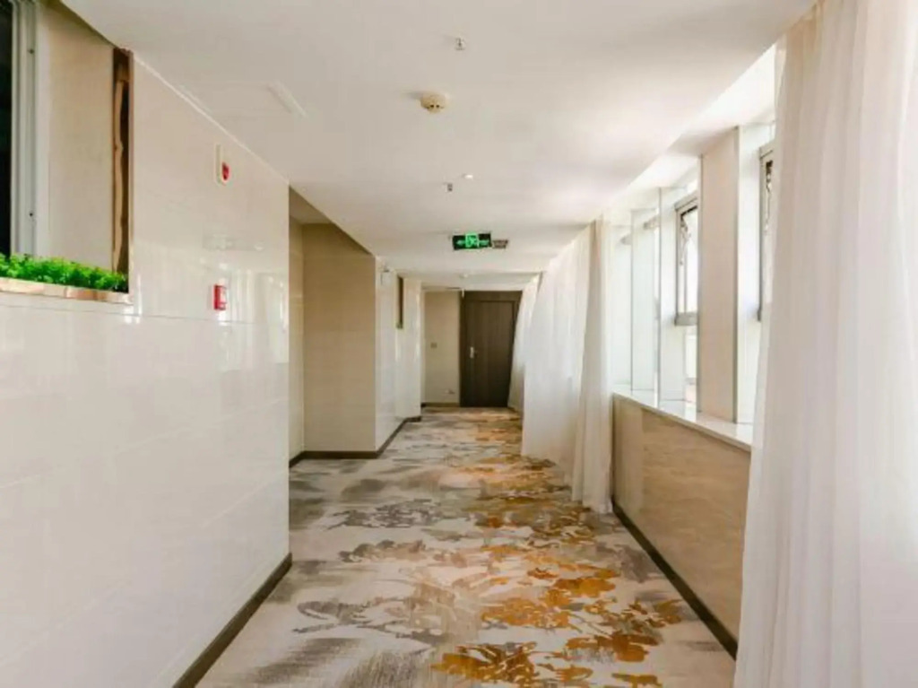 Luzhou Century Hotel (BBK Plaza Xintiandi)