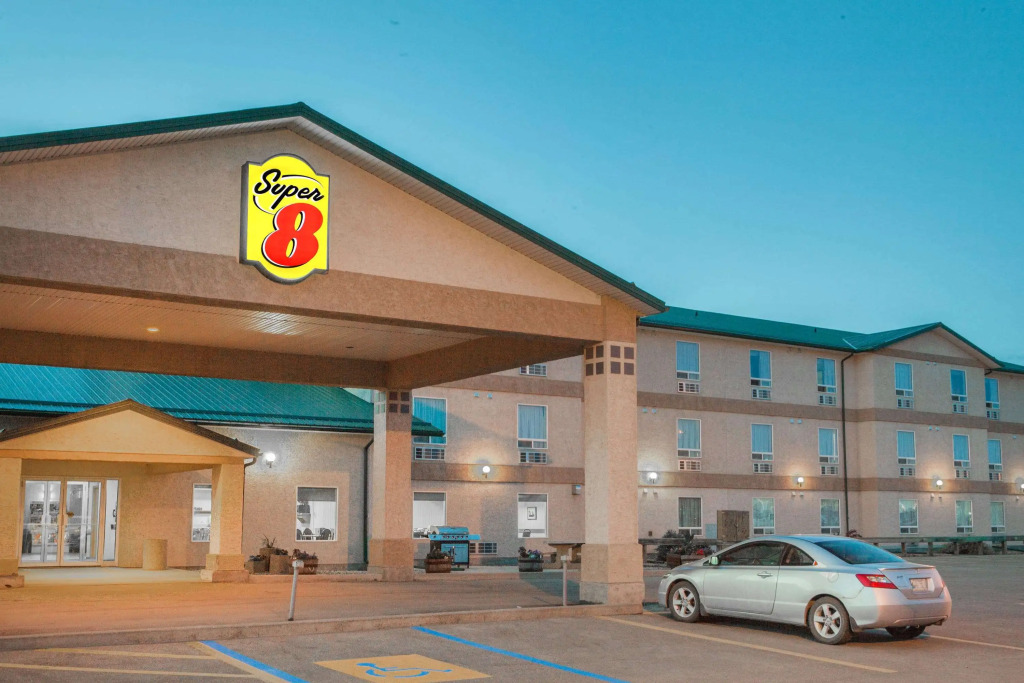 Super 8 by Wyndham Swan River MB