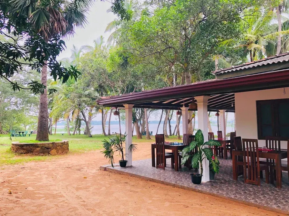 Yala Lucas Lake Hotel