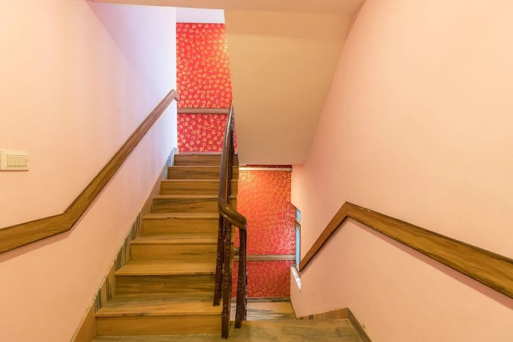 OYO 611 Hotel Everest Regency