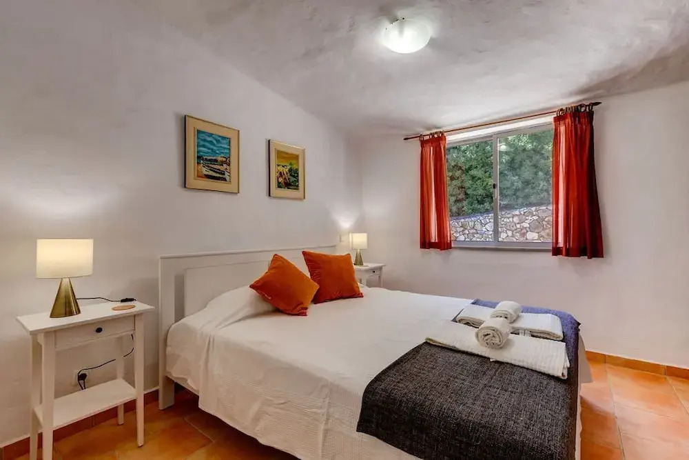 C28 Q P Amazing House Nested in the Heart of Ca
