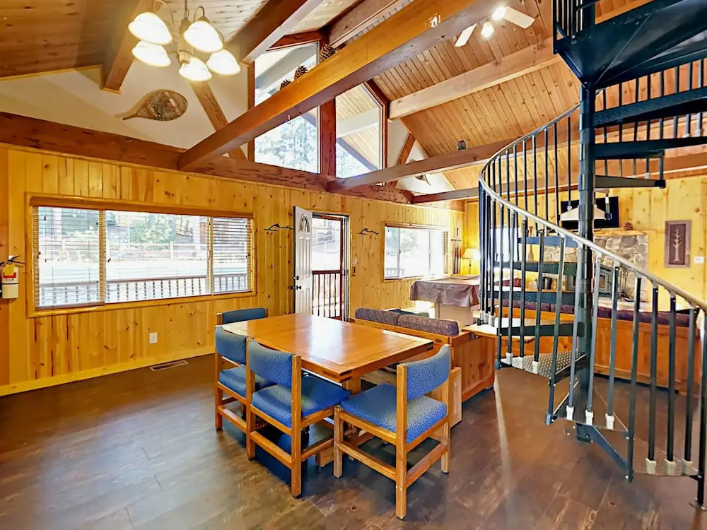 880 Edgemoor Rd Cabin