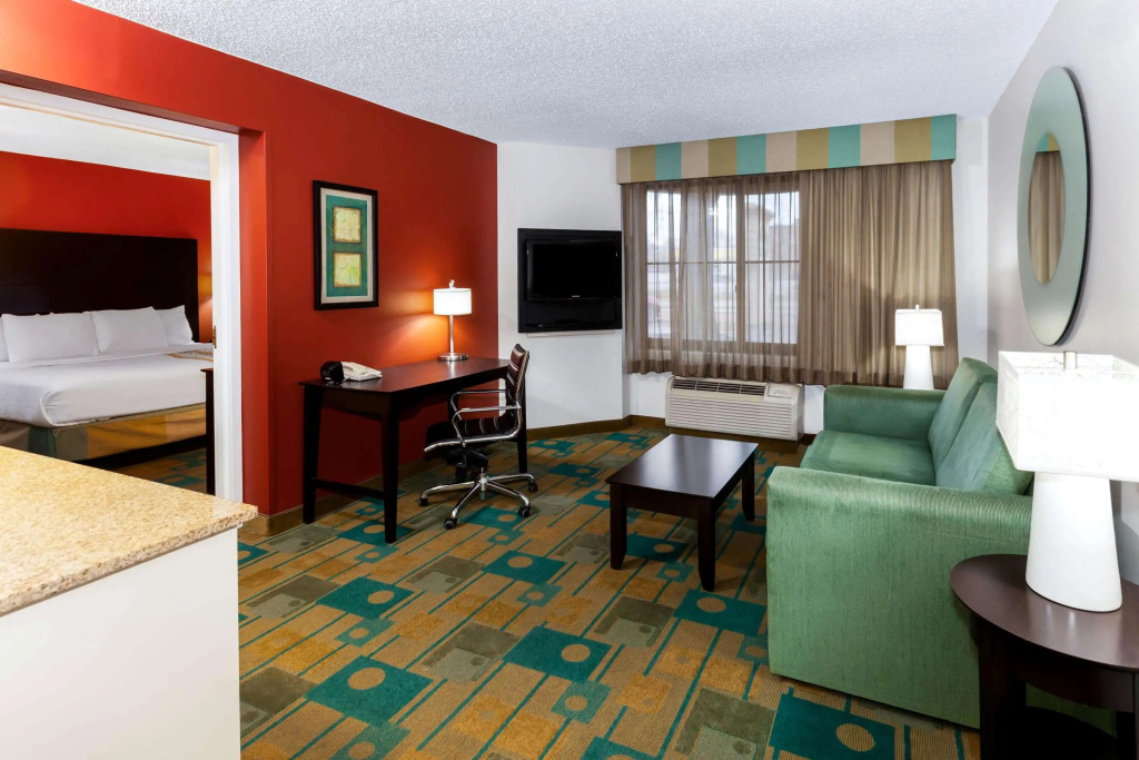 La Quinta by Wyndham Milwaukee Bayshore Area
