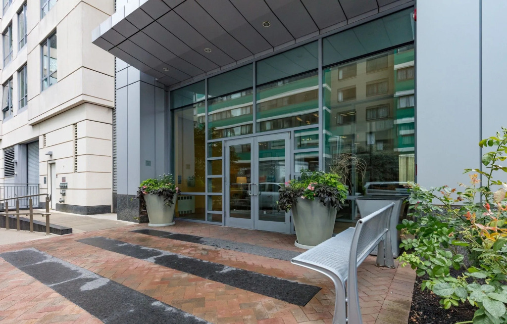 Global Luxury Suites at West End