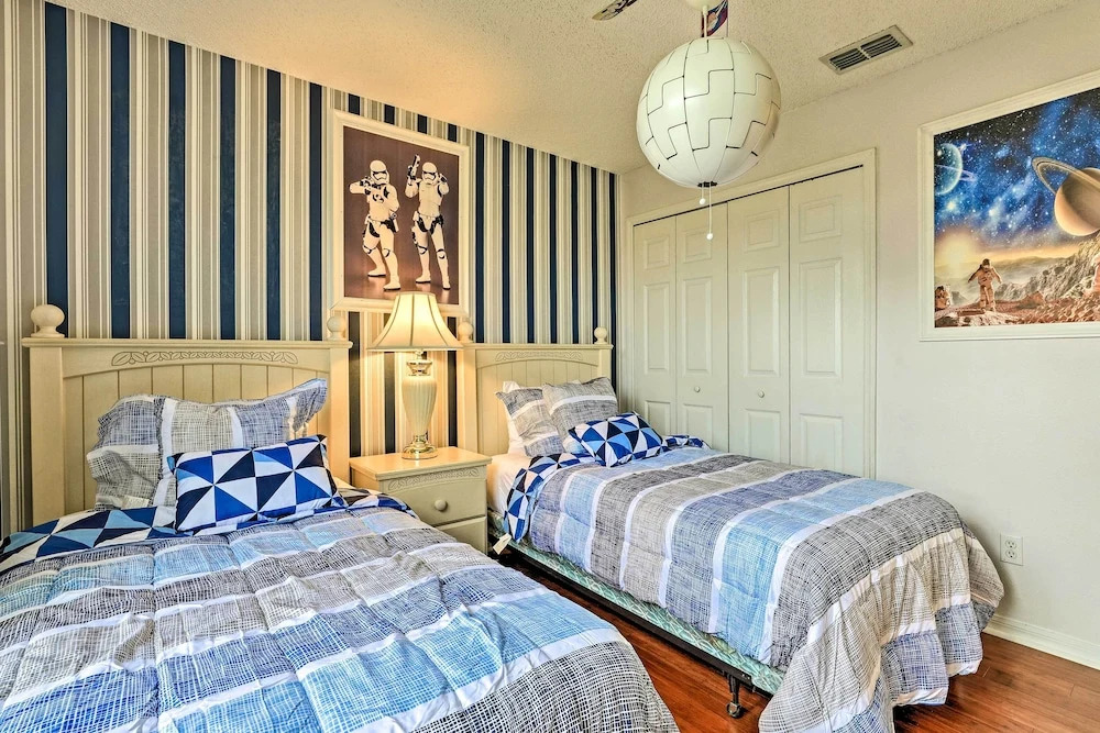 14 Mi to Disney Parks: Spacious Kissimmee Home