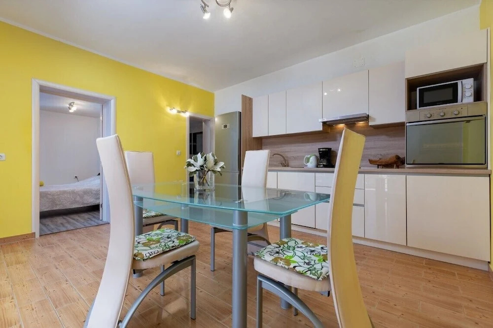 Comfort apartments with pool in Medulin