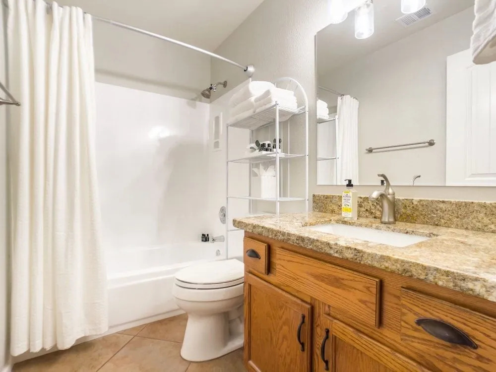 Chandler Earhart 4 Bedroom Home by RedAwning