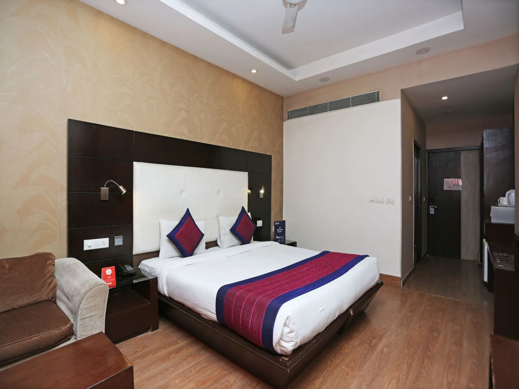OYO 10968 Hotel Almati 1
