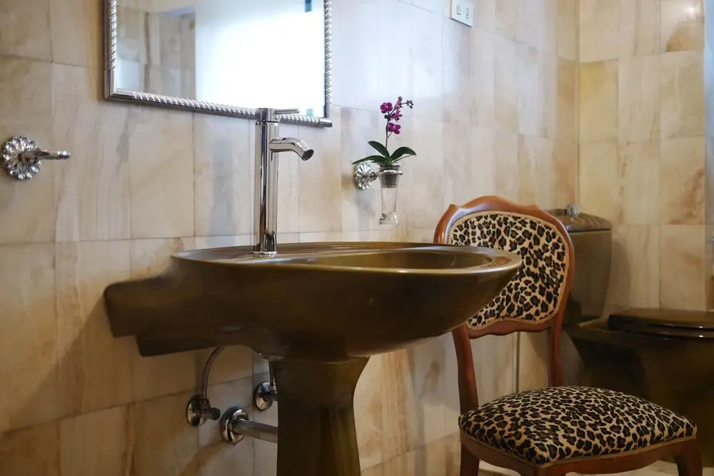 KH Lezama Suites LBI00530