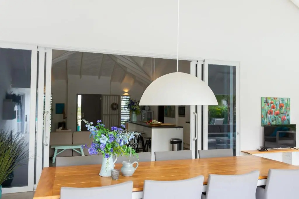 Villa Mistral Curacao - Luxurious 5 bedrooms, 5 min drive from the beach