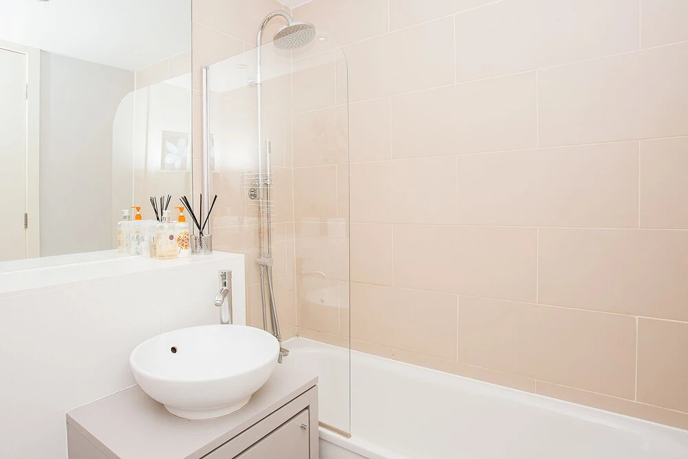 1 Bedroom Garden Apartment Near Gloucester Road Station