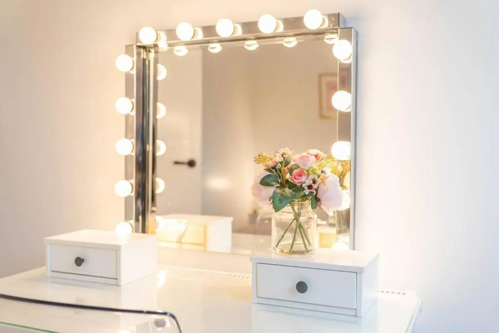 Stylish, modern 3 bedroom townhouse with parking