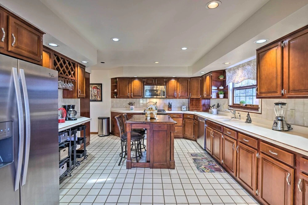 Expansive Mountain Retreat w/ Views of Pikes Peak!