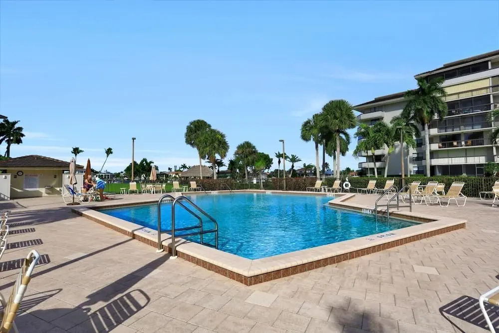 Condo With Pool, View of Clam Bay and Walk to Beach