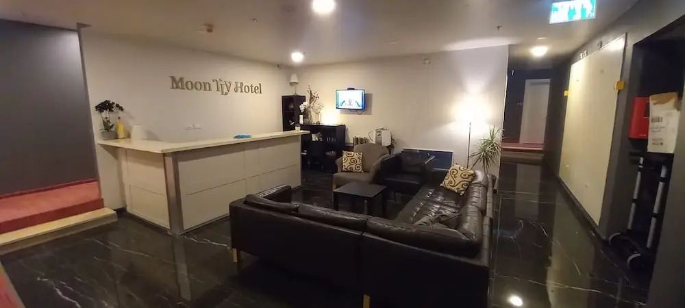 Moon TOP- 4th floor