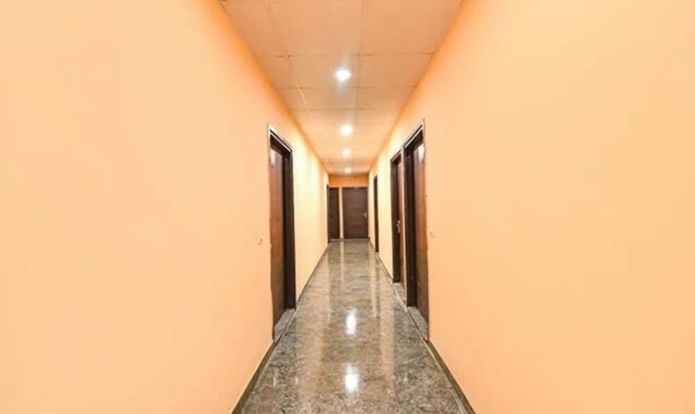 FabHotel Royal Discovery