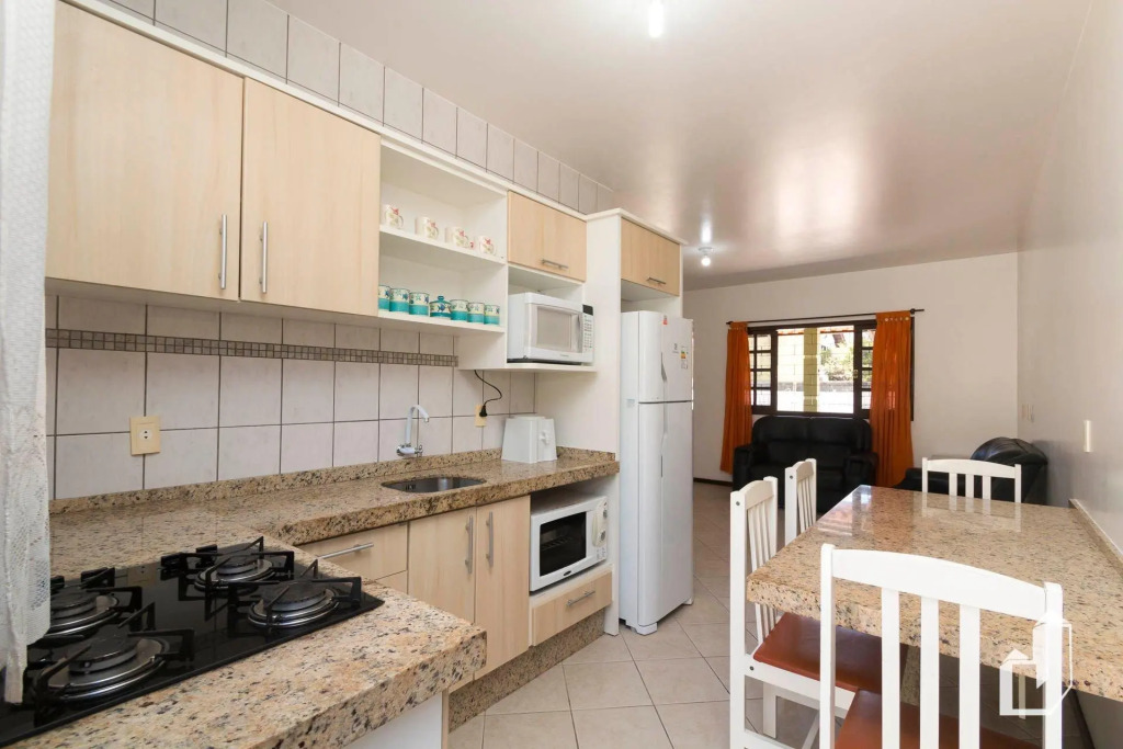 Casa térrea com 03 dormitórios