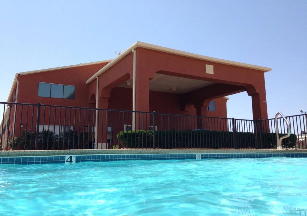 Econo Lodge Inn & Suites Sweetwater I-20