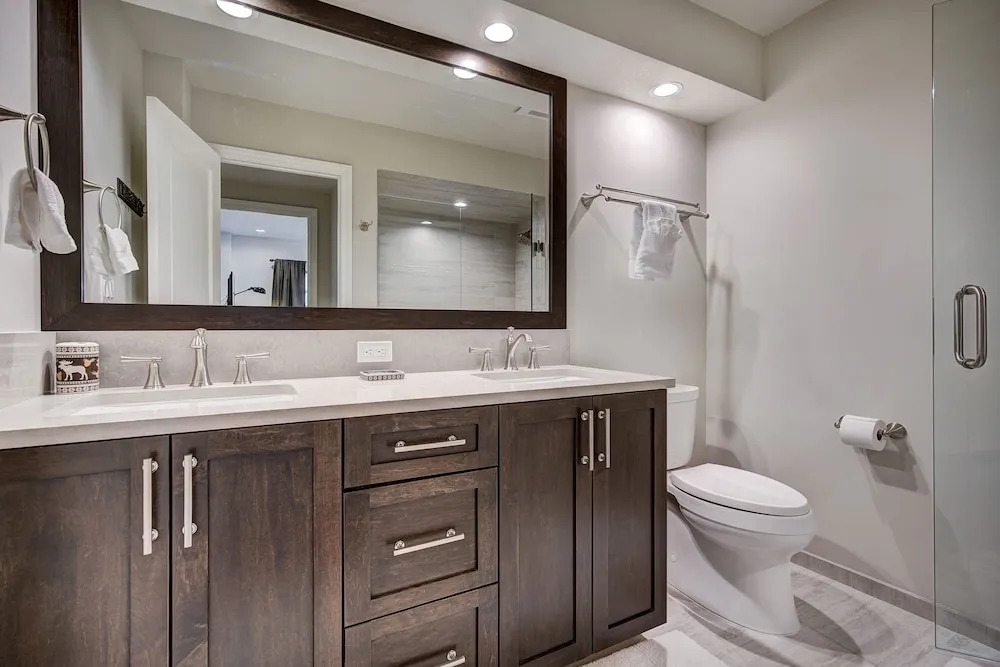 Modern and Updated St James Premium 3 Bedroom Residence 3 Condo by RedAwning