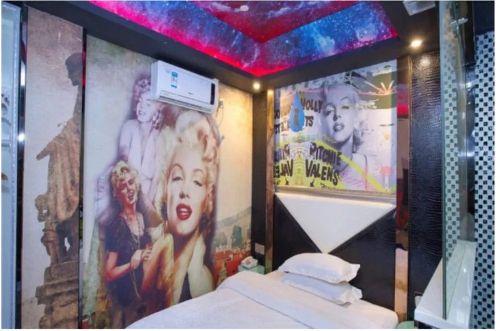 Shanghai Dream Of Rain Theme Hotel