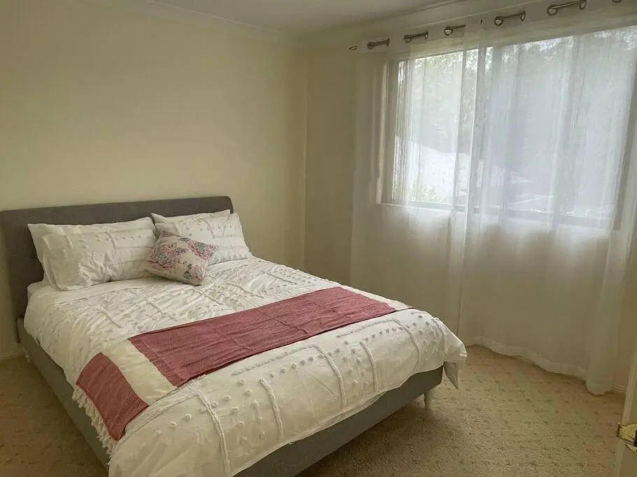 Beautiful 5 bedroom house in Jervis Bay