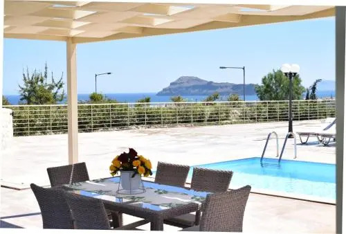 Liberty & Freedom Luxury Villa-heated pool
