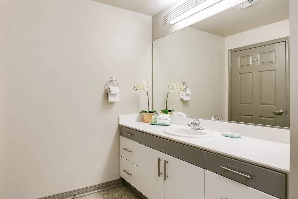 Perfect for Venice & MDR w/ 6 Beds +pool/spa/gym