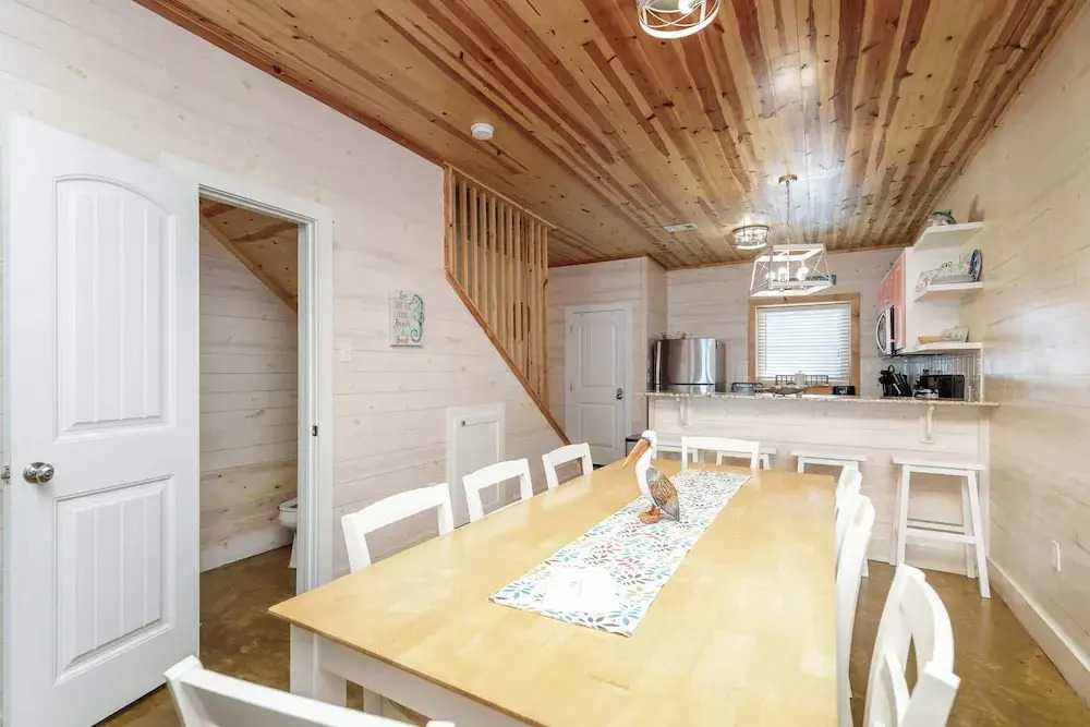 Resort Pool & Pet Friendly Sleeps 9