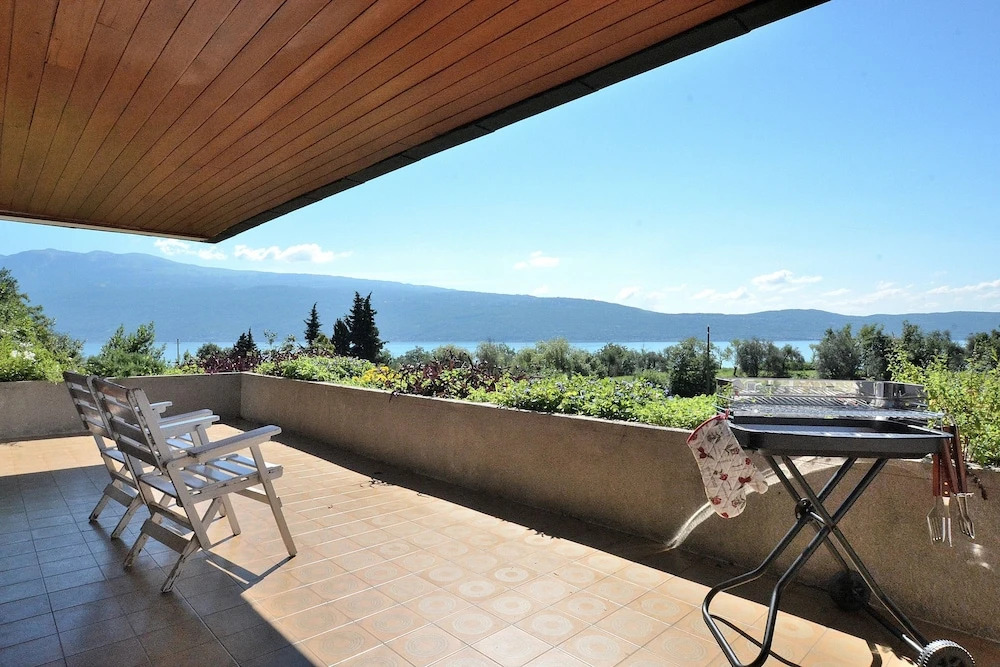 Apartment La Fiore 1 With Pool