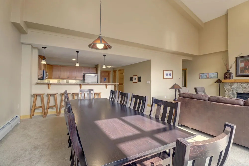 Largest Condo In Passage Point, Vaulted Ceilings, Huge Balcony - PP514 by Redawning