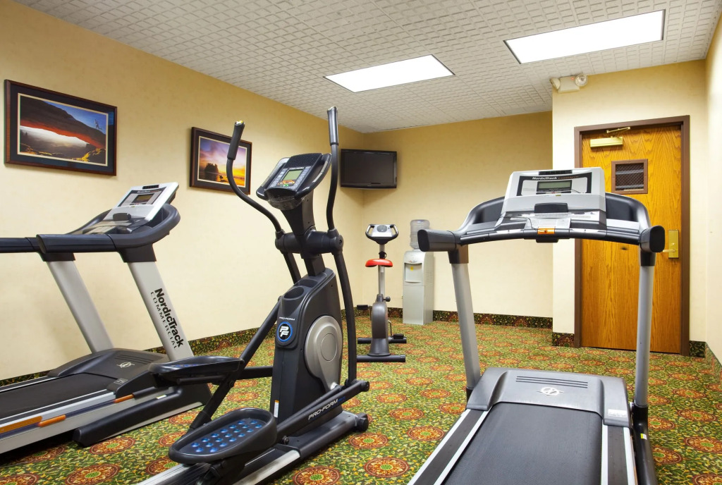 Holiday Inn Express Grand Rapids Airport North by IHG