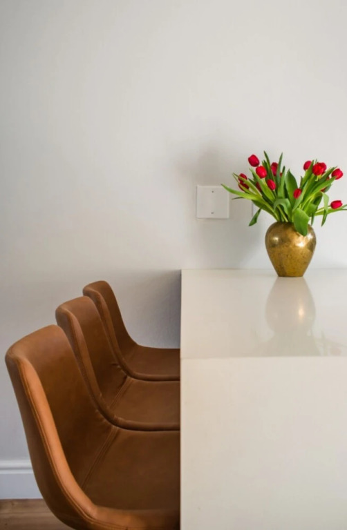 Newly Renovated Top Floor Studio Apartment In Gardens