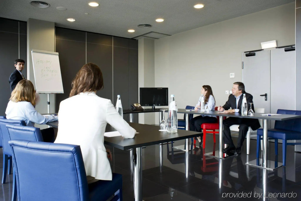 Holiday Inn Express Lisbon Alfragide by IHG