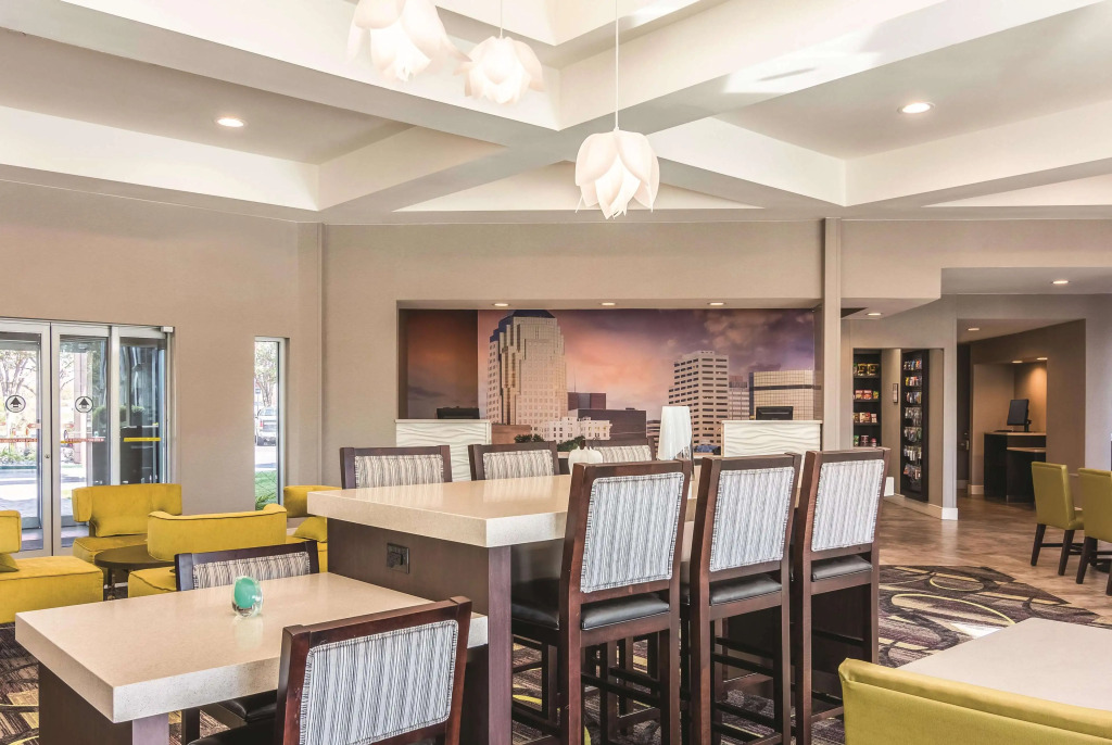 La Quinta Inn & Suites by Wyndham Shreveport Airport