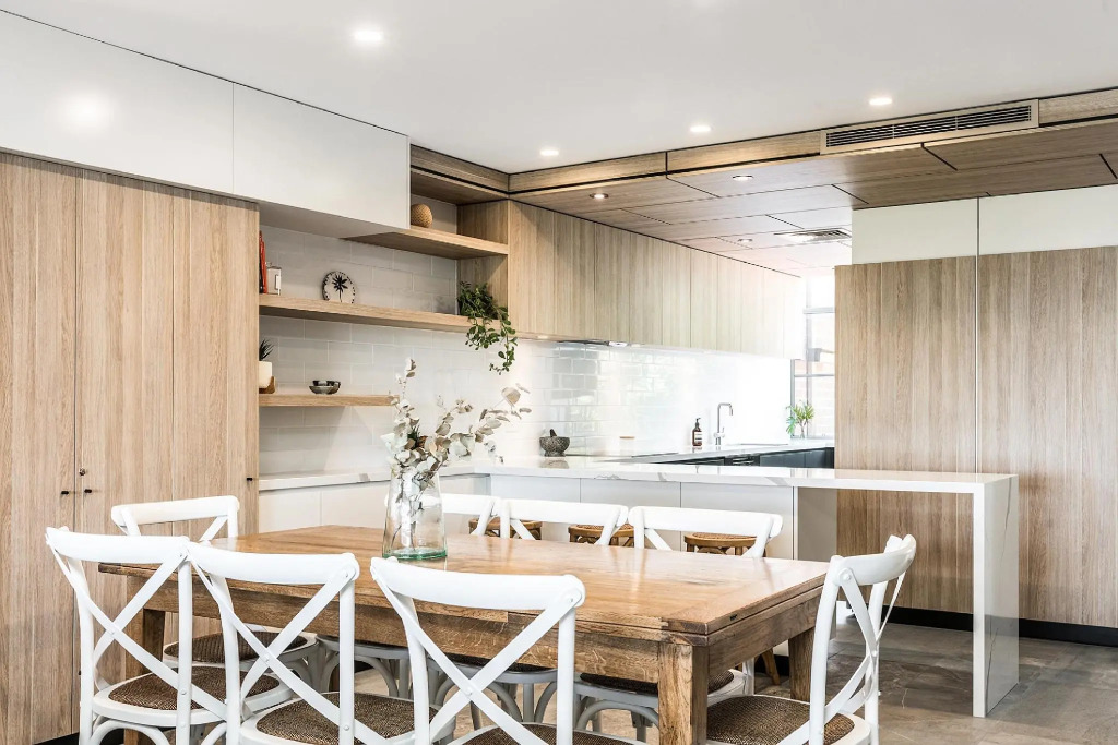 11 James Cook Apartments - w. pool & beach access