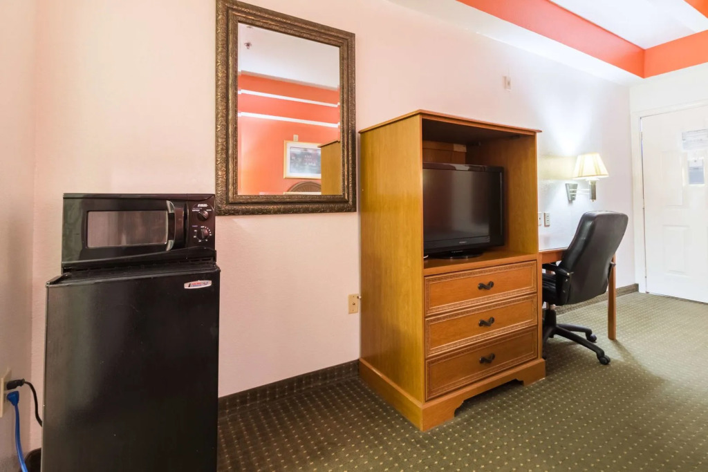 Motel 6 Alvarado TX