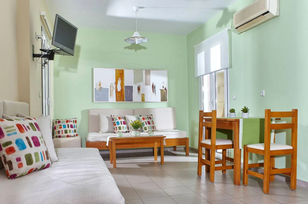 Everest Apartments and Suites
